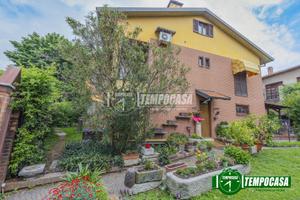 Cesano Boscone- Villa di testa con Giardino