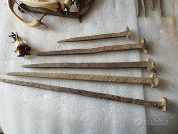 Antichi chiodi grandi