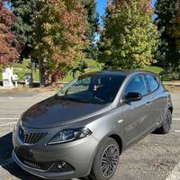 Lancia Ypsilon gold