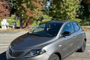 Lancia Ypsilon gold