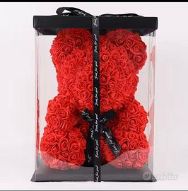 Orso di rose rosse