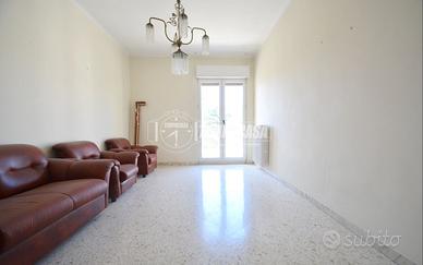Libero e comodo bilocale con terrazzo a livello