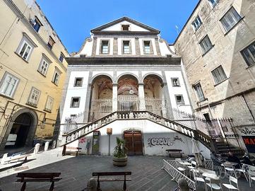 MULTILOCALE A NAPOLI