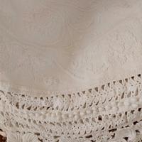 Coperta con ricami fatti a mano