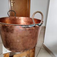 Antica caldera in rame