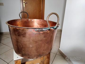 Antica caldera in rame