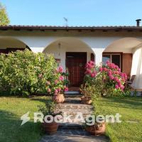 VILLA INDIPENDENTE - AMPIO GIARDINO - 2 LIVELLI -