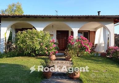 VILLA INDIPENDENTE - AMPIO GIARDINO - 2 LIVELLI -