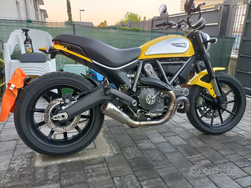 Ducati scrambler Icon 800 con soli 3000 km