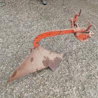 aratro trattore agricolo 