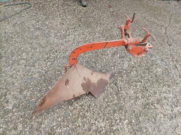 aratro trattore agricolo 