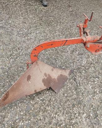 aratro trattore agricolo 