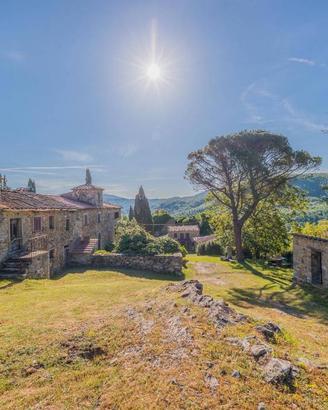 Borgo storico in posizione isolata con vista merav