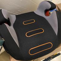 Seggiolino rialzo auto 15-36 kg