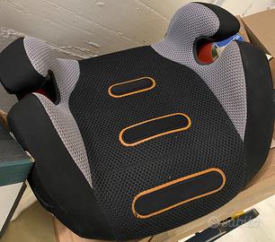 Seggiolino rialzo auto 15-36 kg
