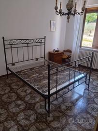 Letto artigianale in ferro battuto con rete