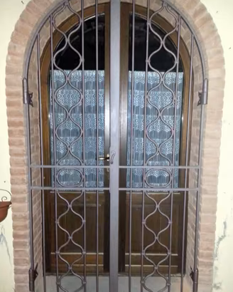 Cancello-inferriata in ferro battuto - ARTIGIANALE