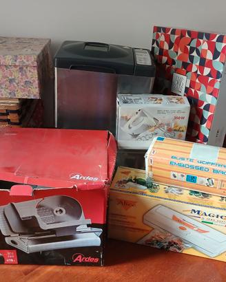 ACCESSORI CUCINA: AFFETTATRICE, SBATTITORE, ECC...