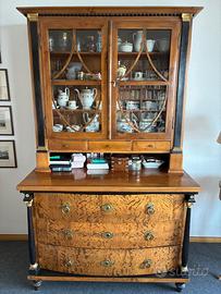 Comò Biedermeier con alzata/vetrinetta