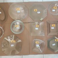 Piatti in vetro, di varie forme e dimensioni