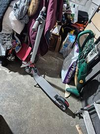 Monopattino elettrico ninebot by segway