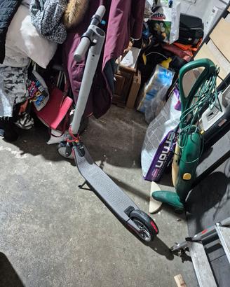 Monopattino elettrico ninebot by segway