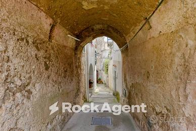 FONDO RUSTICO CON ANNESSI DUE LOCALI ATTIGUI