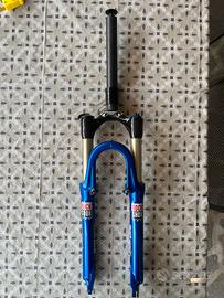 Forcella Rock Shox in carbonio.
