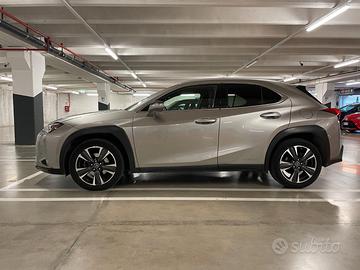 Lexus UX - Roma Cinecittà