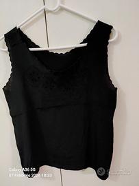 Canotta con ricami traforati sul davanti