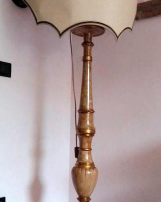 Lampada scolpita piantana antica, fregio
