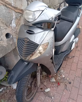 Honda SH 125 incidentato per ricambi