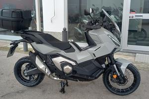 Honda X-ADV 750 PROMO kit baule oomaggio