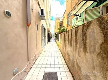2 LOCALI A BACOLI