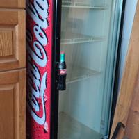 Frigorifero Coca-Cola con Maniglia a bottiglia