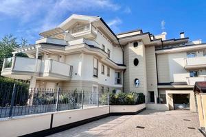 Appartamento di 100 m² con 3 locali e box auto dop