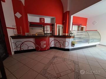 Bancone BAR, retrobancone e vetrine