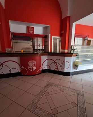 Bancone BAR, retrobancone e vetrine
