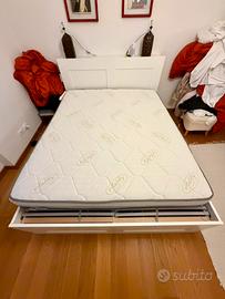 Letto matrimoniale struttura in doghe + materasso