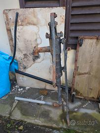 pompa pozzo vintage metallo