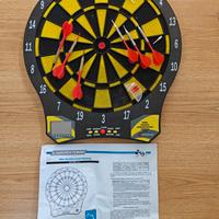 bersaglio elettronico con freccette 