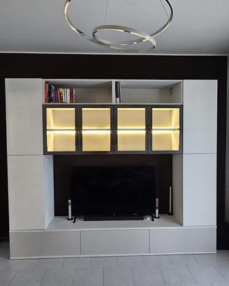 Parete attrezzata e credenza abbinata