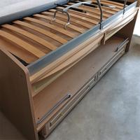 Letto a ponte con scrivanie estraibili