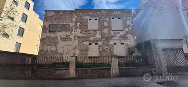 Edificio unico in pieno centro