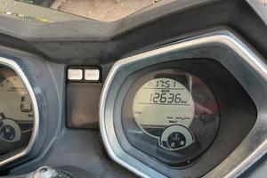 Yamaha X-Max 250 Momodesign