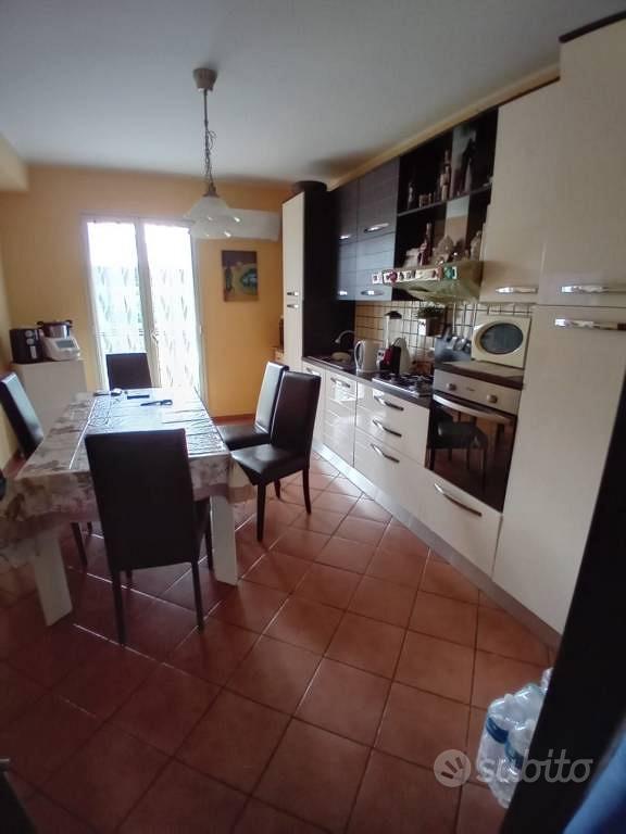 Appartamento di 110 m² con 4 locali e box auto a G - Vista 6