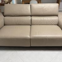 Divano in pelle elettrico, bicolore , come nuovo