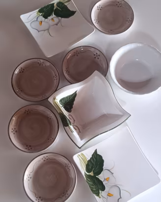 Lotto piatti e ciotole in ceramica decorata