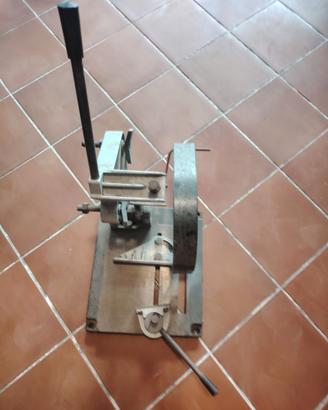 SUPPORTO ANGOLARE FLESSIBILE