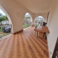 Grande villa a pochi passi dalla strada statale